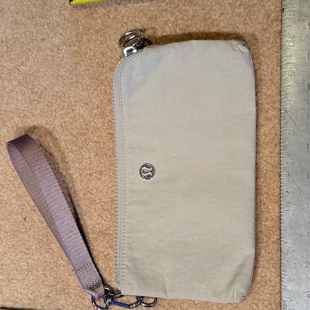 Lululemon Athletica Grey Nylon Wristlet Clutch Wallet Zip Around Card Slots O/S